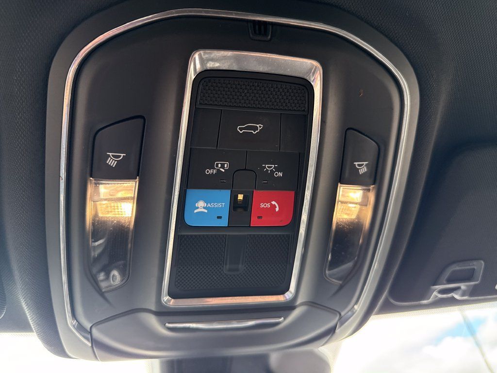 Used 2025 Jeep Grand Cherokee Altitude AWD/4WD image 49