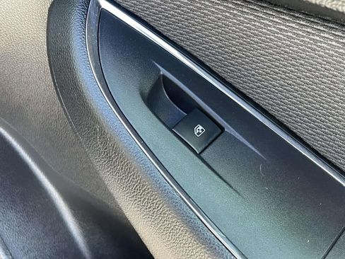 Used 2018 Chevrolet Cruze LT w/ Sun And Sound Package image 11