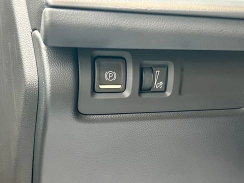 Used 2024 Cadillac XT4 Luxury w/ Cold Weather Package AWD/4WD image 24