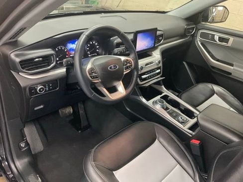 Used 2023 Ford Explorer XLT w/ Equipment Group 202A image 6