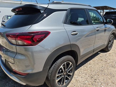 Used 2025 Chevrolet TrailBlazer LT image 3