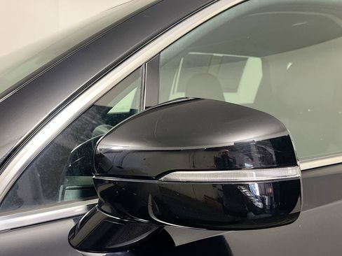 Used 2023 Kia Sorento LX FWD image 12