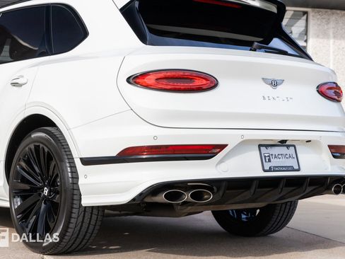 Used 2022 Bentley Bentayga Speed image 12