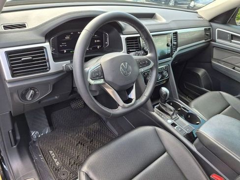 Used 2023 Volkswagen Atlas SE w/ Panoramic Sunroof Package FWD image 11