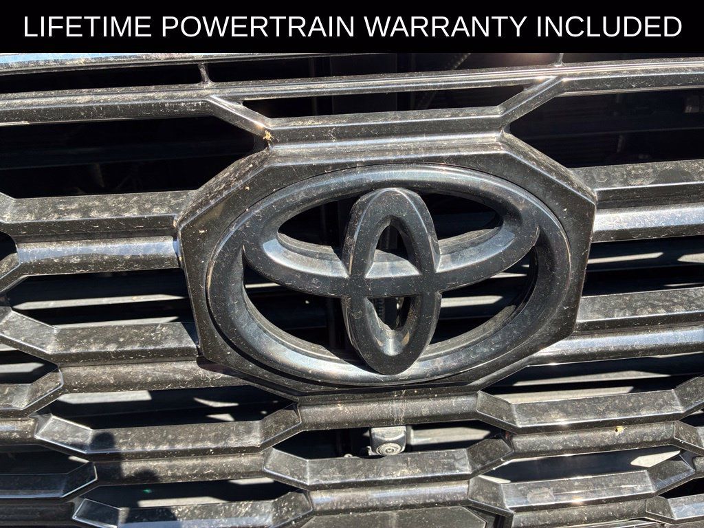 Used 2025 Toyota Sequoia Platinum AWD/4WD image 2