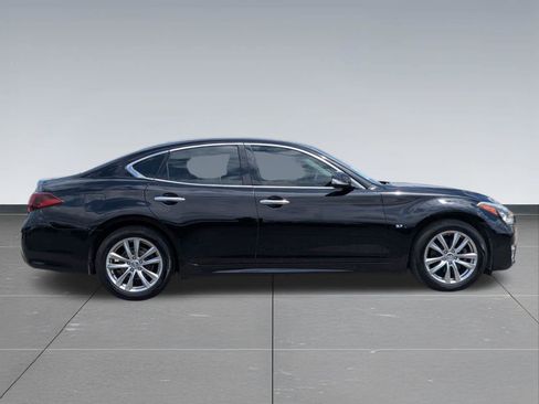 Used 2018 INFINITI Q70 Luxe RWD image 6