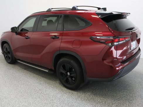 Certified 2025 Toyota Highlander XLE AWD/4WD image 9