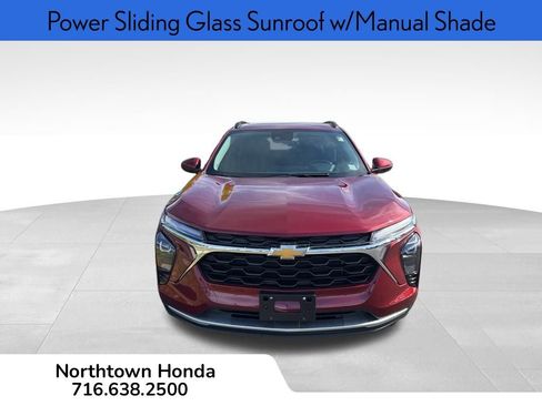 Used 2024 Chevrolet Trax LT w/ Sunroof Package image 10