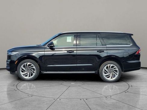 New 2026 Lincoln Navigator Premiere AWD/4WD image 9
