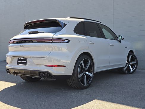 New 2026 Porsche Cayenne Turbo AWD/4WD image 9
