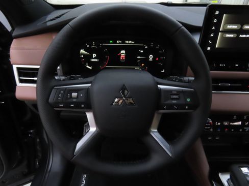 New 2025 Mitsubishi Outlander SEL image 14