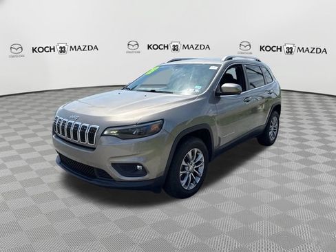 Used 2020 Jeep Cherokee Latitude Plus w/ Cold Weather Group AWD/4WD image 3