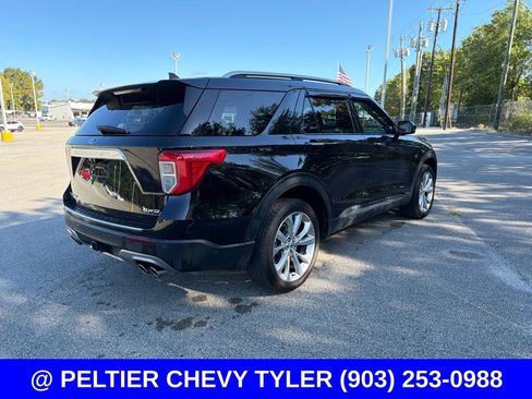 Used 2022 Ford Explorer Platinum w/ Equipment Group 601A AWD/4WD image 6