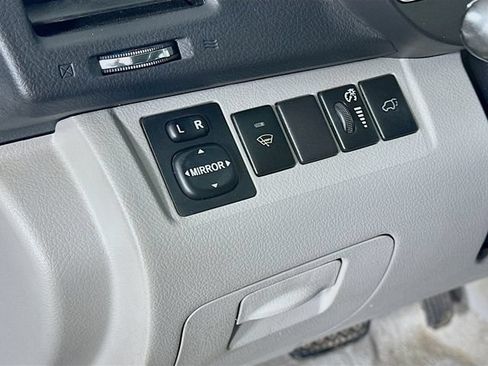 Used 2009 Toyota Highlander Limited AWD/4WD image 24
