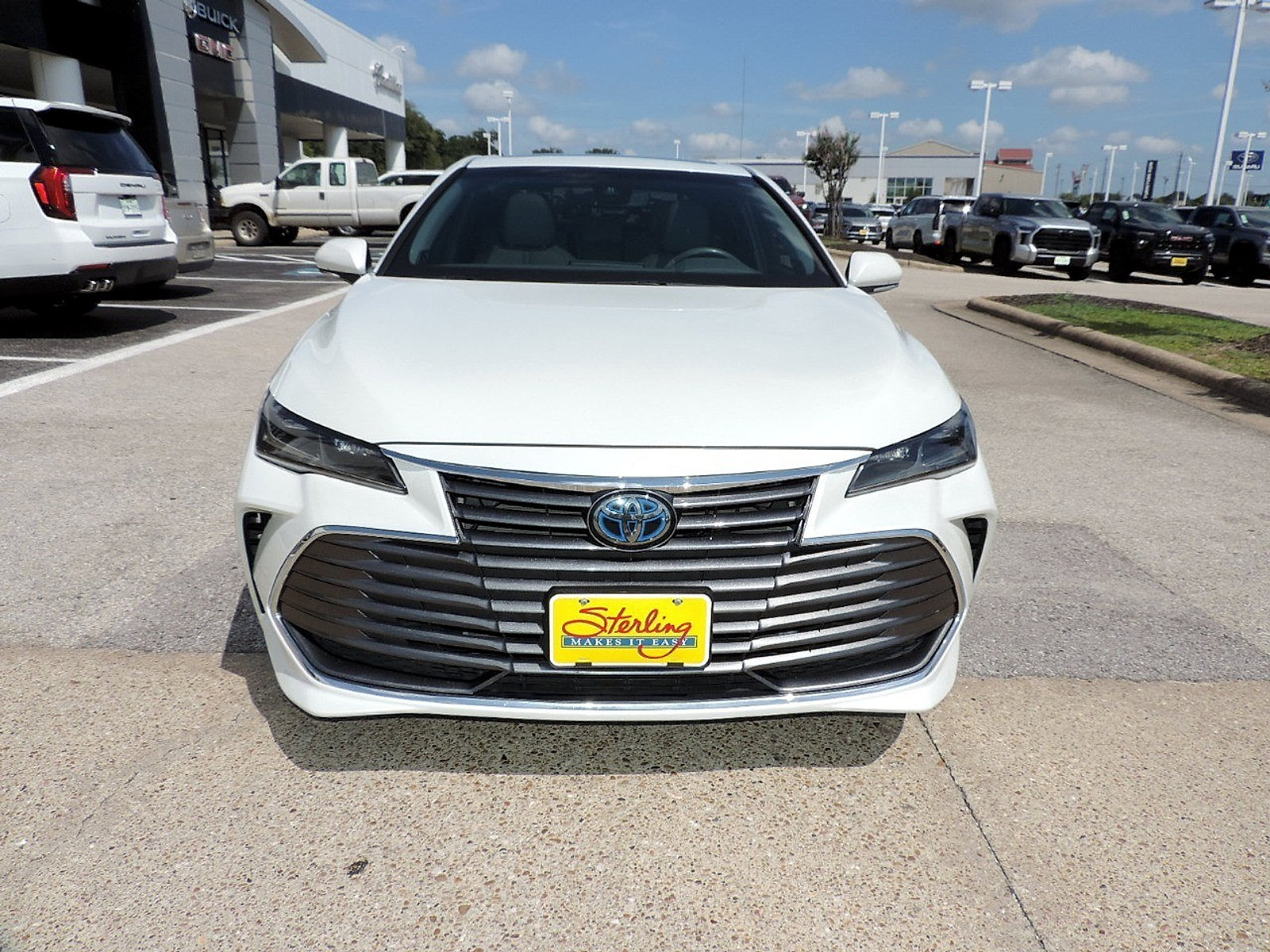 Used 2019 Toyota Avalon Limited FWD image 2