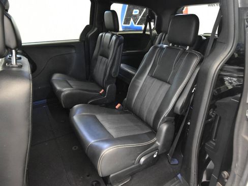 Used 2016 Chrysler Town & Country S image 12