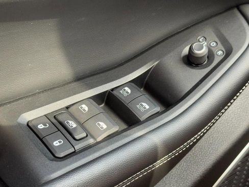 Used 2022 Jeep Grand Cherokee L Limited AWD/4WD image 25