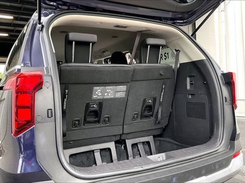 Used 2026 Kia Carnival FWD image 19