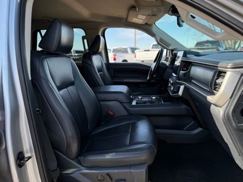 Used 2024 Ford Expedition Max XLT image 13