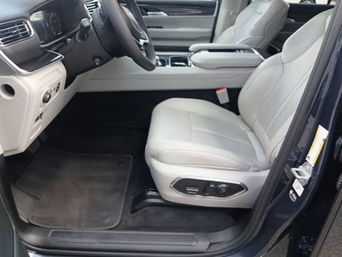 Used 2023 Jeep Wagoneer 4WD w/ Premium Group I image 37