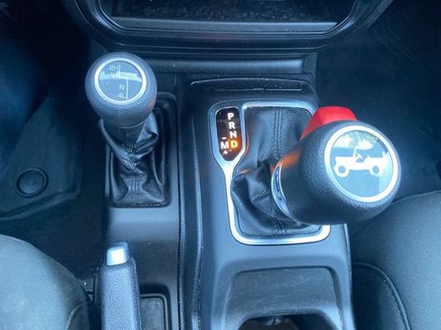 Used 2019 Jeep Wrangler Unlimited Sport S AWD/4WD image 13