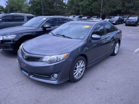Used 2012 Toyota Camry SE w/ Convenience Pkg FWD image 2