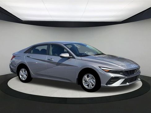 New 2026 Hyundai Elantra SE image 10