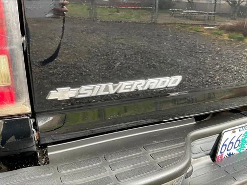 Used 2004 Chevrolet Silverado 2500 LT w/ Skid Plate Package image 23