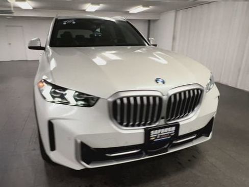 Used 2025 BMW X5 xDrive40i w/ Premium Package AWD/4WD image 3