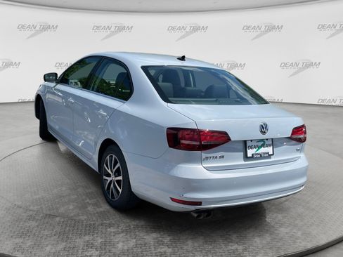 Used 2017 Volkswagen Jetta SE FWD image 5