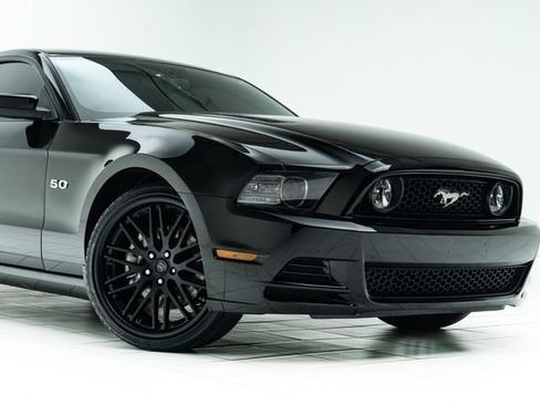 Used 2013 Ford Mustang GT RWD image 4