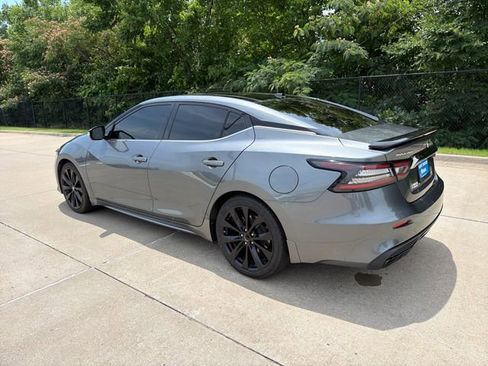 Used 2019 Nissan Maxima SR w/ Premium Package FWD image 3