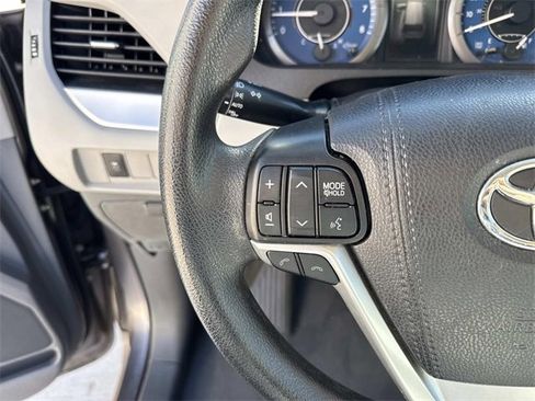Used 2020 Toyota Sienna LE image 22