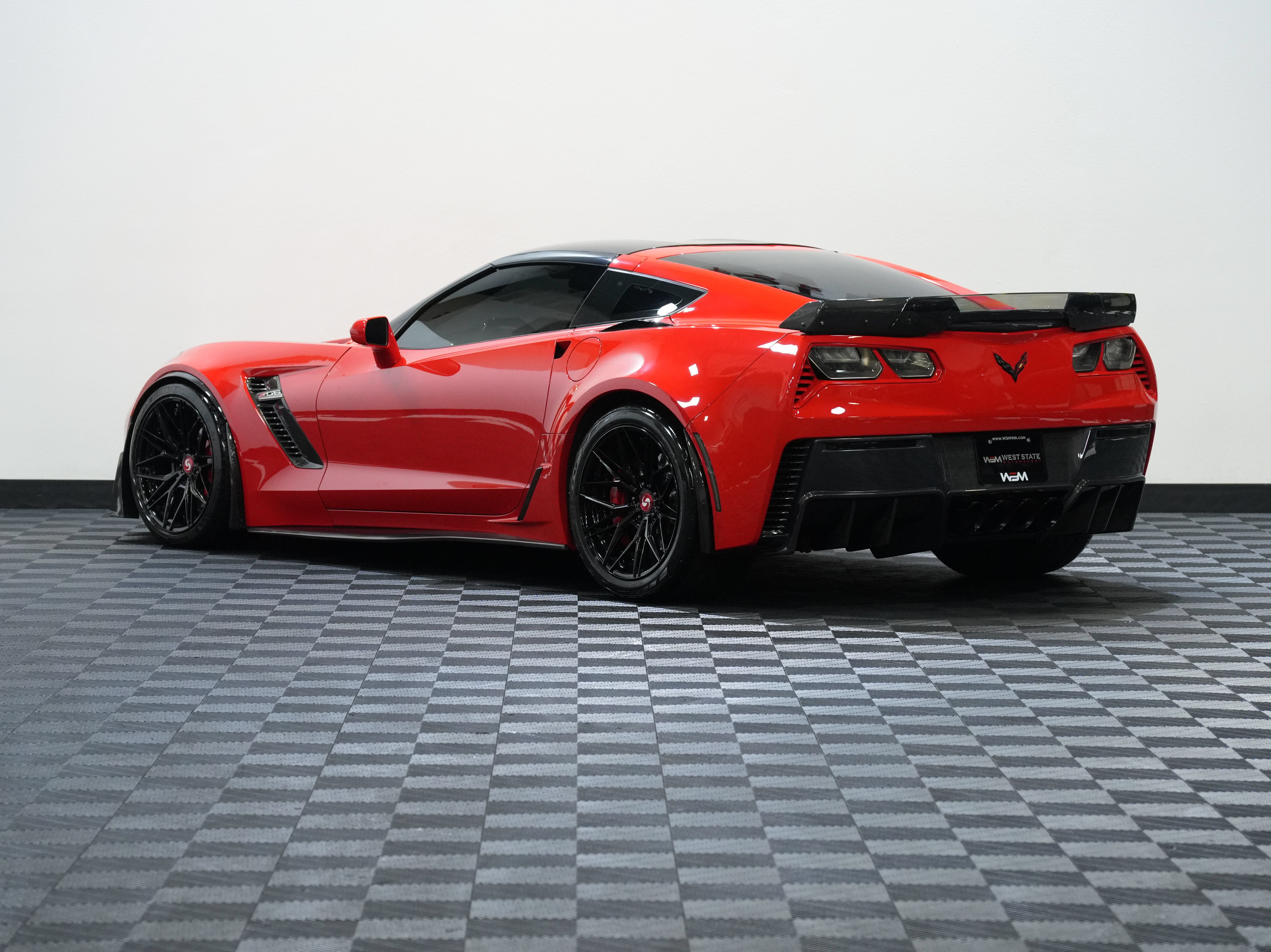 Used 2015 Chevrolet Corvette Z06 w/ 3LZ Preferred Equipment Group RWD image 8