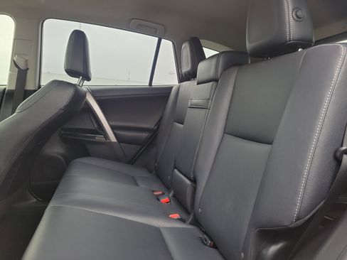 Used 2018 Toyota RAV4 Limited image 9
