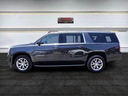 Used 2017 GMC Yukon XL SLE w/ SLE Value Package image 4