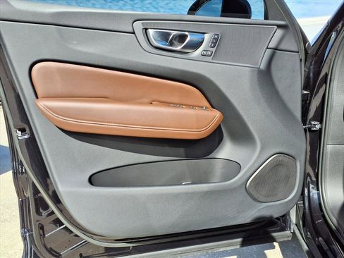 Certified 2023 Volvo XC60 B5 Plus w/ Protection Package Premier image 23