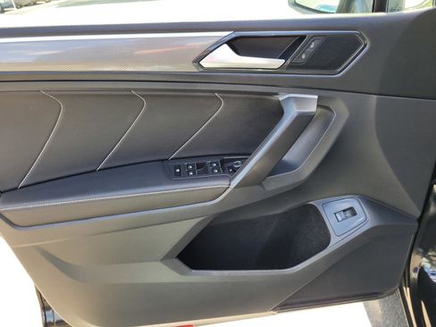 Certified 2022 Volkswagen Tiguan SE R-Line FWD image 22