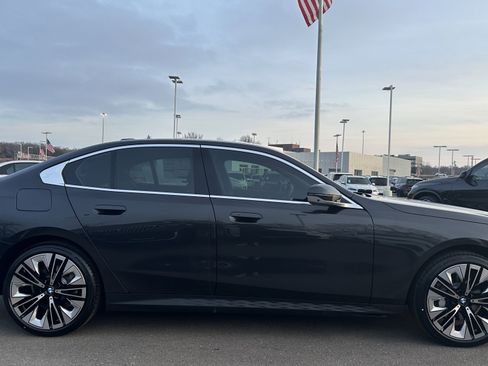 Used 2026 BMW 530i xDrive w/ Premium Package AWD/4WD image 11