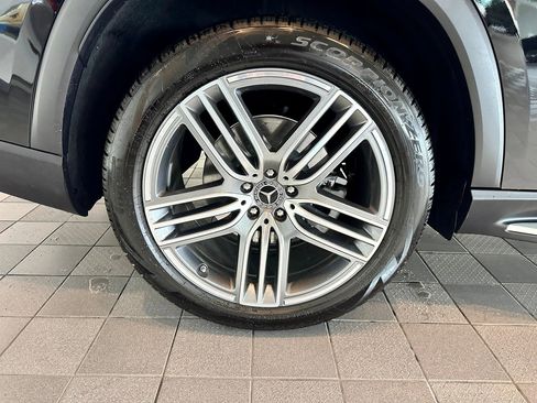 New 2026 Mercedes-Benz GLS 450 4MATIC image 18