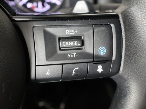 Used 2023 Nissan Rogue SV image 35