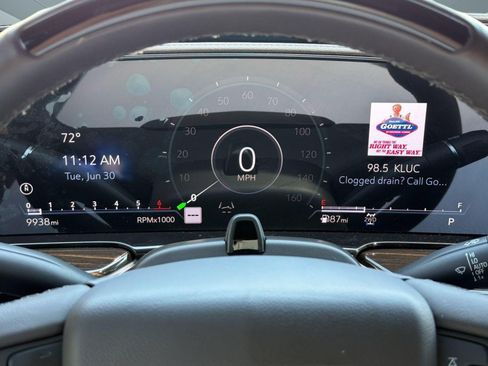 Certified 2023 Cadillac Escalade Premium Luxury w/ Performance Package AWD/4WD image 19