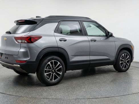 Used 2025 Chevrolet TrailBlazer LT image 9