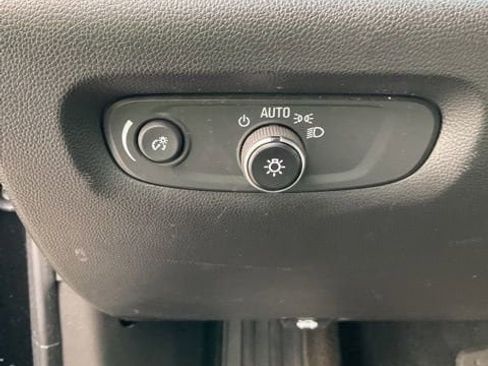 Used 2023 Chevrolet Traverse LT image 26