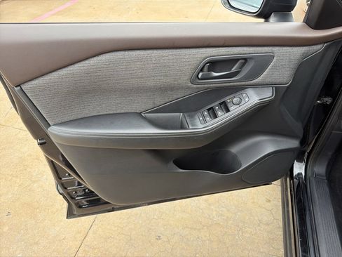 Used 2021 Nissan Rogue S FWD image 11