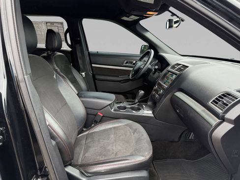 Used 2018 Ford Explorer XLT w/ Equipment Group 202A image 15