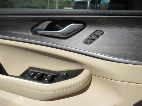 New 2026 Jeep Grand Cherokee Limited w/ Luxury Tech Group II RWD image 19