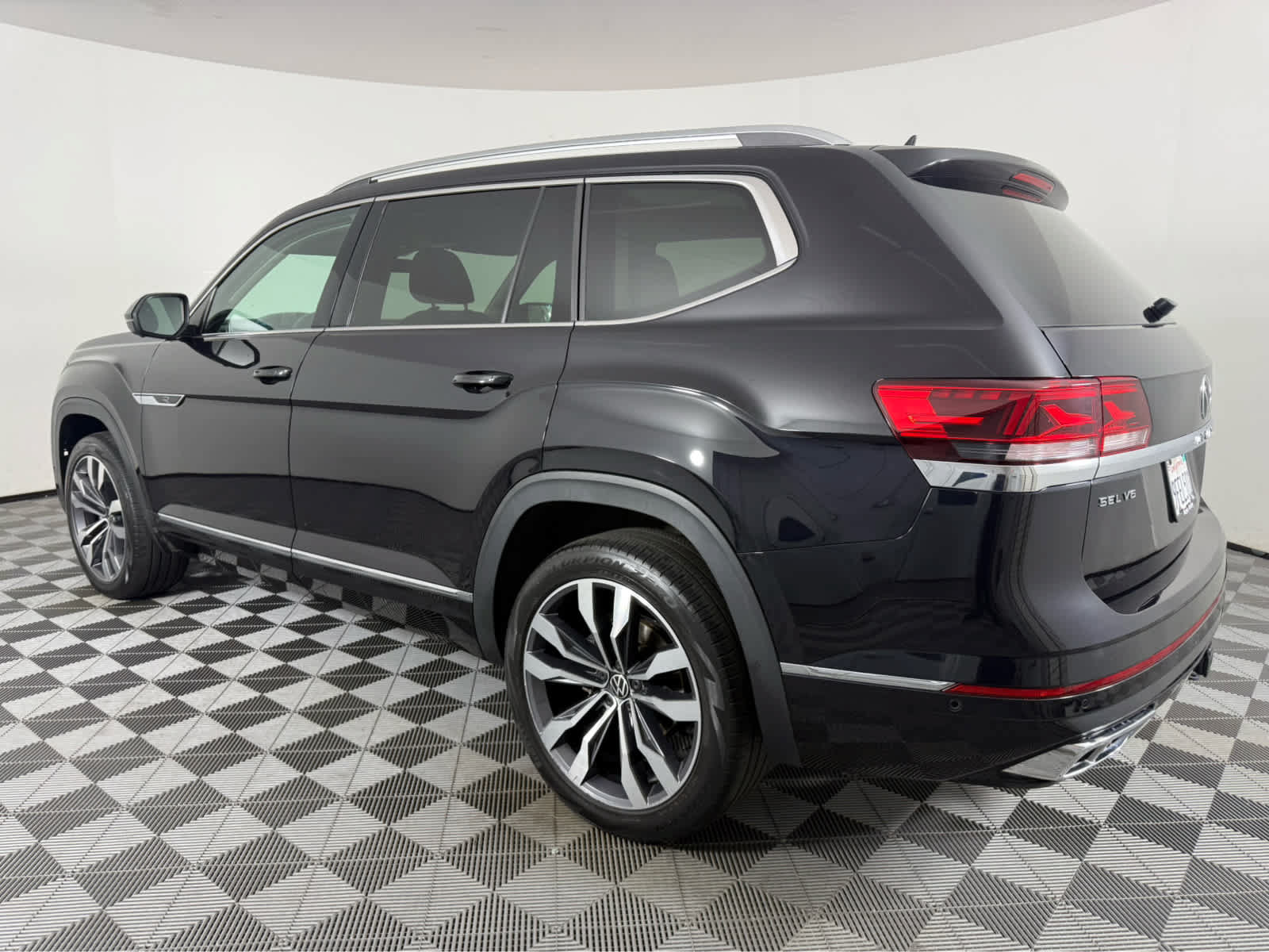 Used 2023 Volkswagen Atlas SEL Premium AWD/4WD image 5