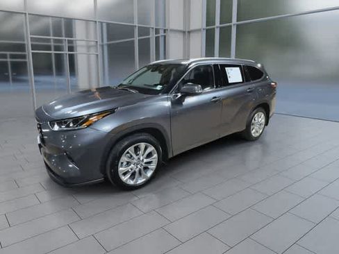 Used 2023 Toyota Highlander Limited AWD/4WD image 4