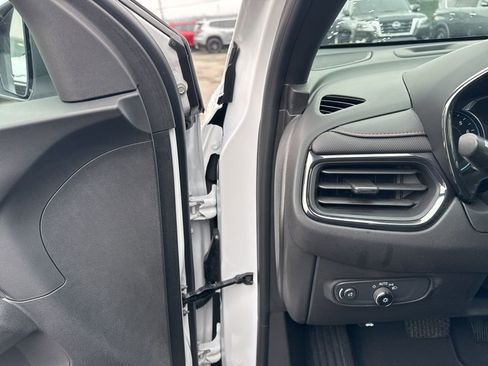 Used 2023 Chevrolet Equinox RS image 12